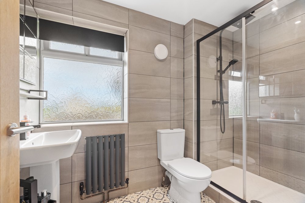 Modern bathroom with a shower
